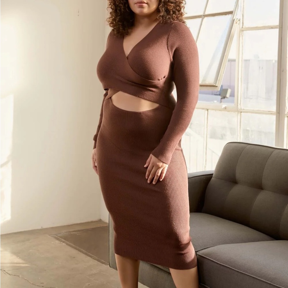 Forever 21 Surplice Cutout Midi
Sweater Dress brown super stretchy
